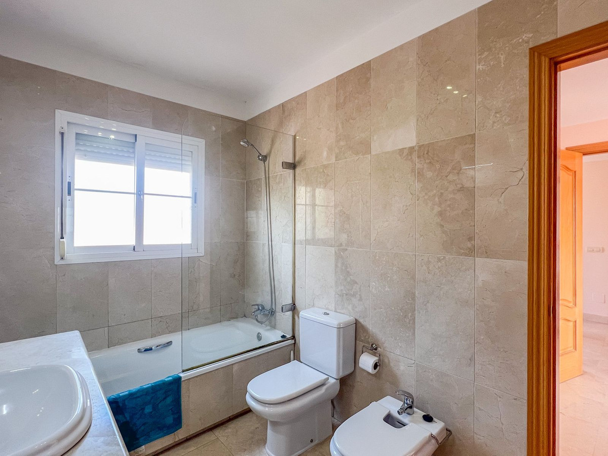 4 Bed Townhouse for sale in Cerros Del Aguila Costa Del Sol, Málaga, Spain