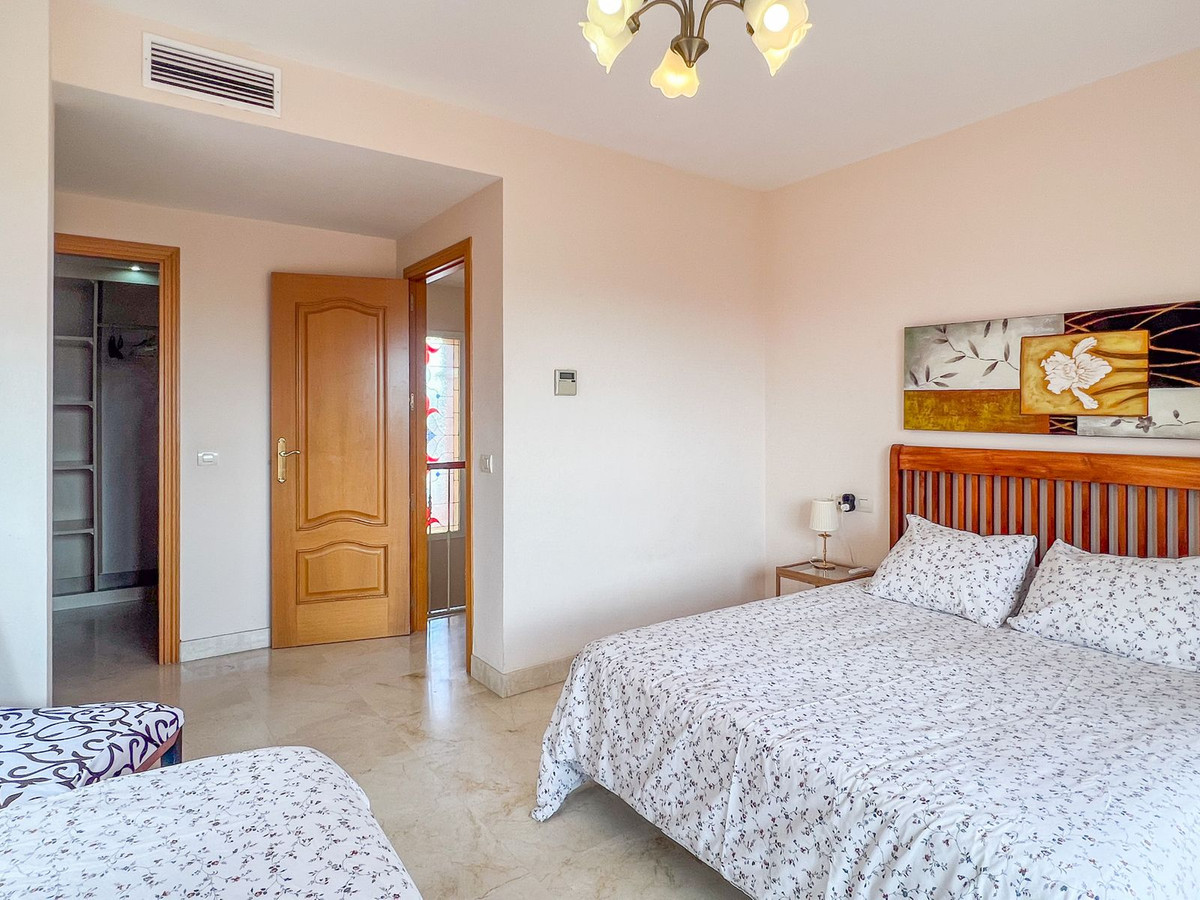 4 Bed Townhouse for sale in Cerros Del Aguila Costa Del Sol, Málaga, Spain