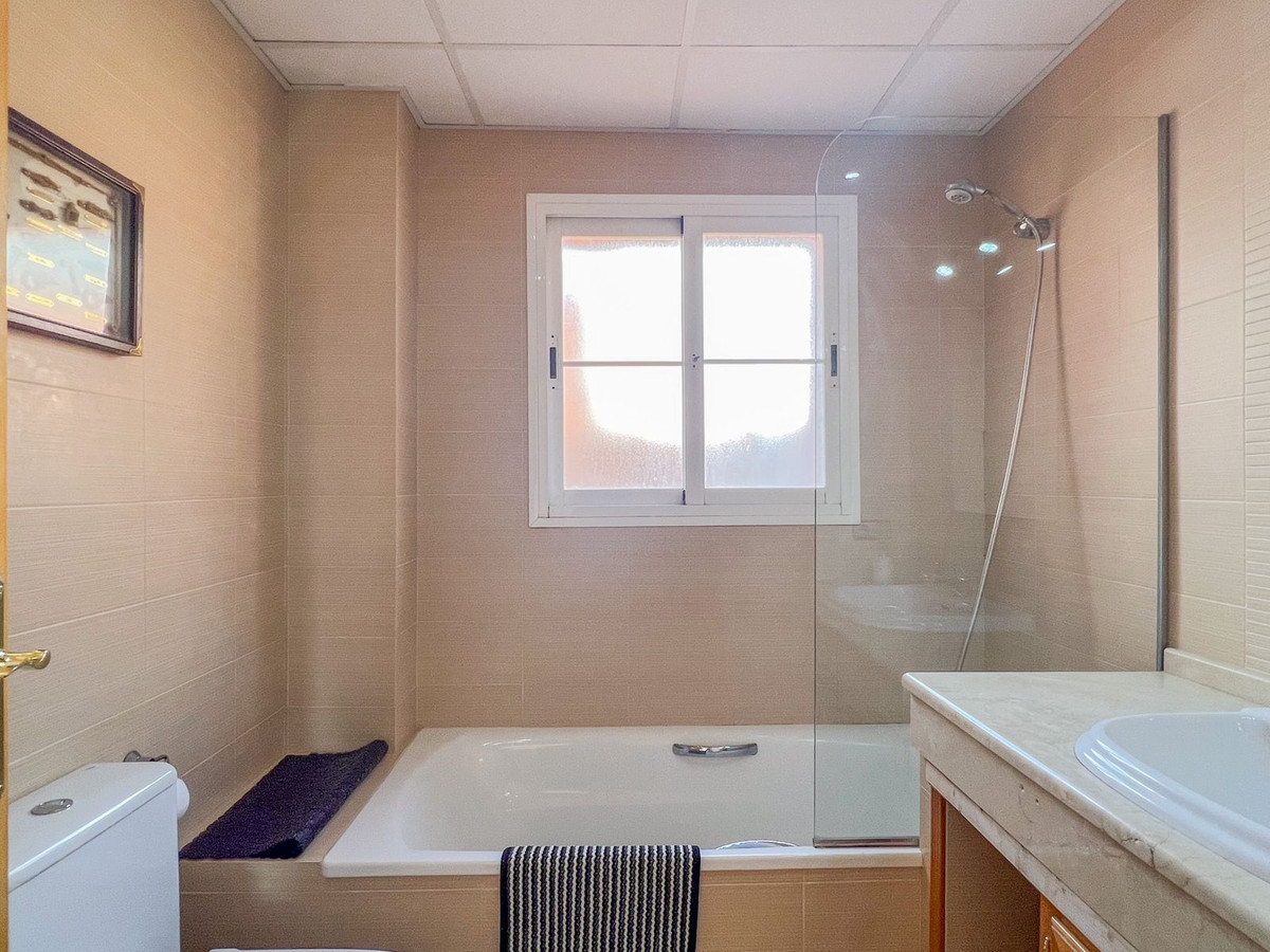 4 Bed Townhouse for sale in Cerros Del Aguila Costa Del Sol, Málaga, Spain