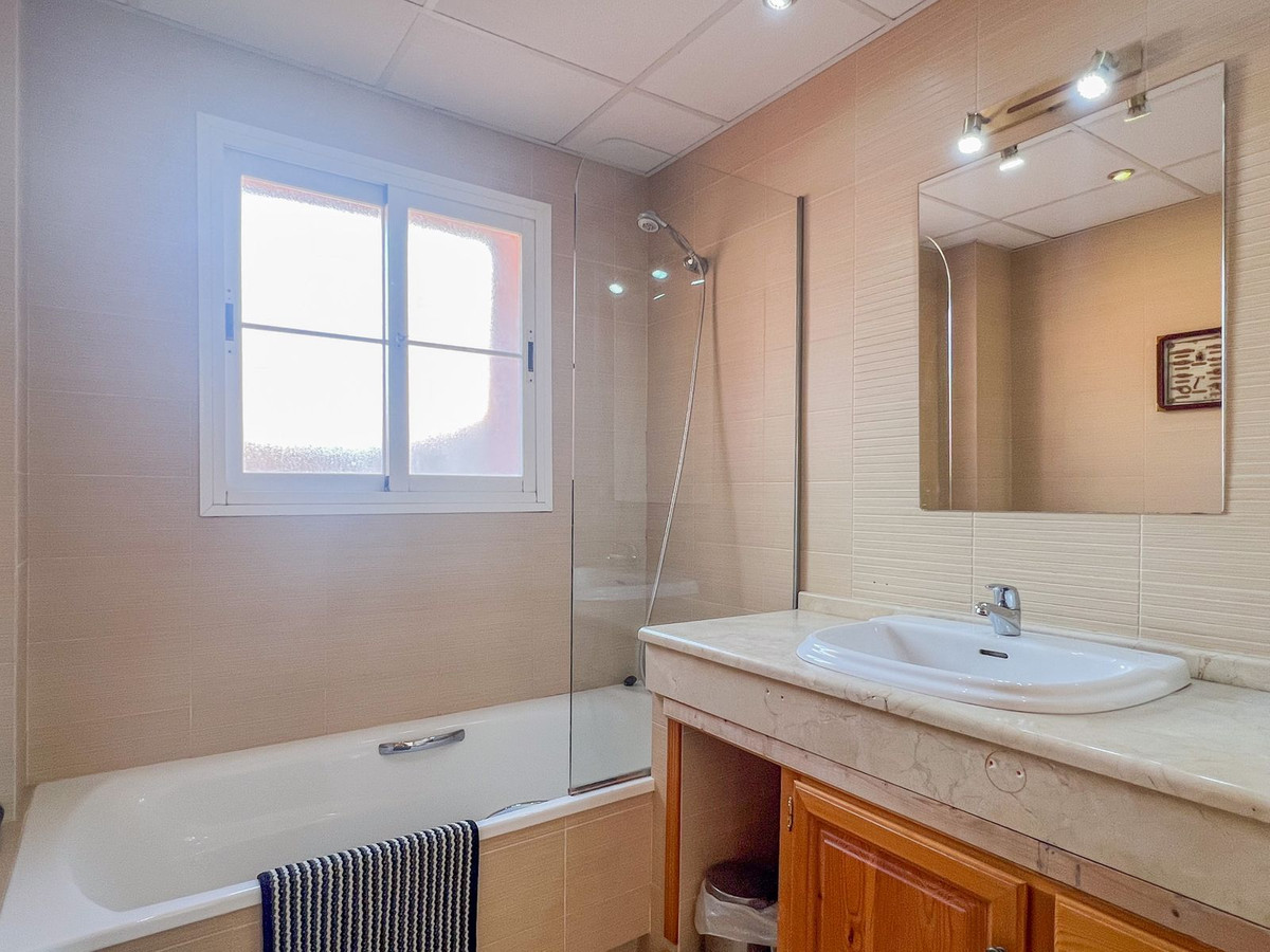 4 Bed Townhouse for sale in Cerros Del Aguila Costa Del Sol, Málaga, Spain