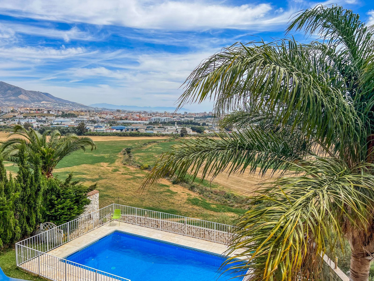 4 Bed Townhouse for sale in Cerros Del Aguila Costa Del Sol, Málaga, Spain