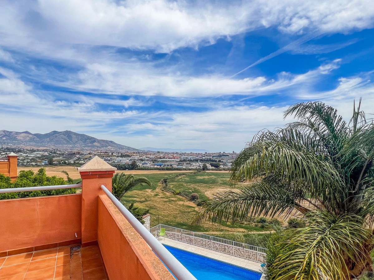 4 Bed Townhouse for sale in Cerros Del Aguila Costa Del Sol, Málaga, Spain