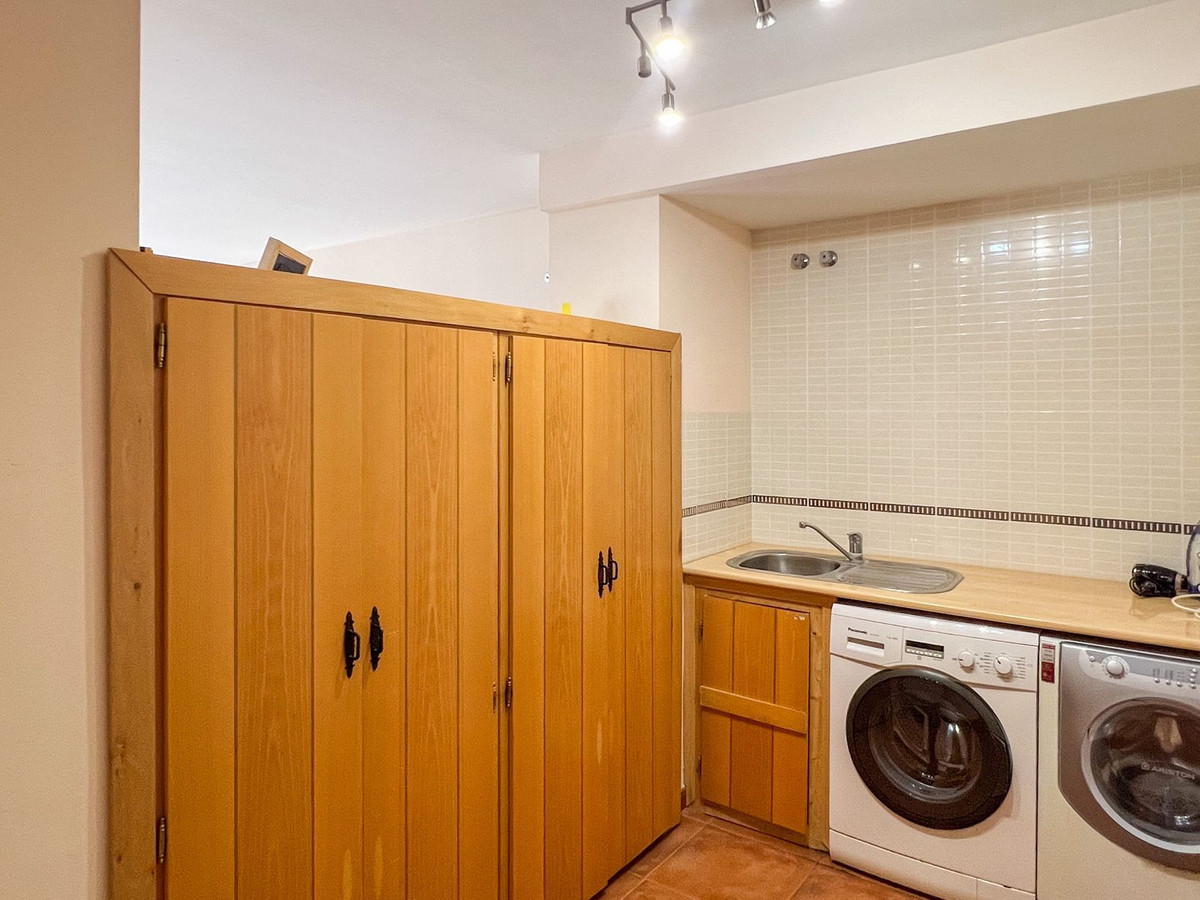 4 Bed Townhouse for sale in Cerros Del Aguila Costa Del Sol, Málaga, Spain
