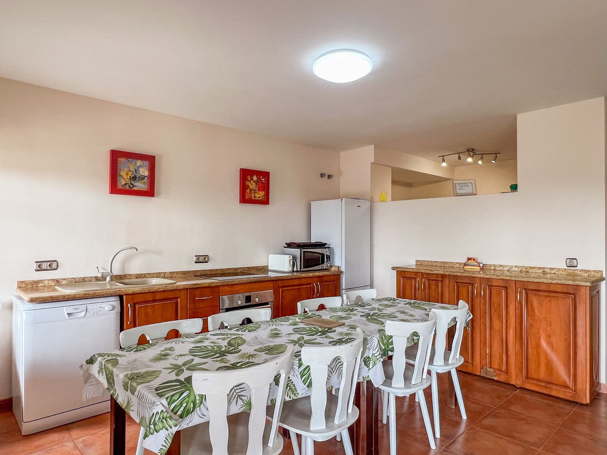 4 Bed Townhouse for sale in Cerros Del Aguila Costa Del Sol, Málaga, Spain