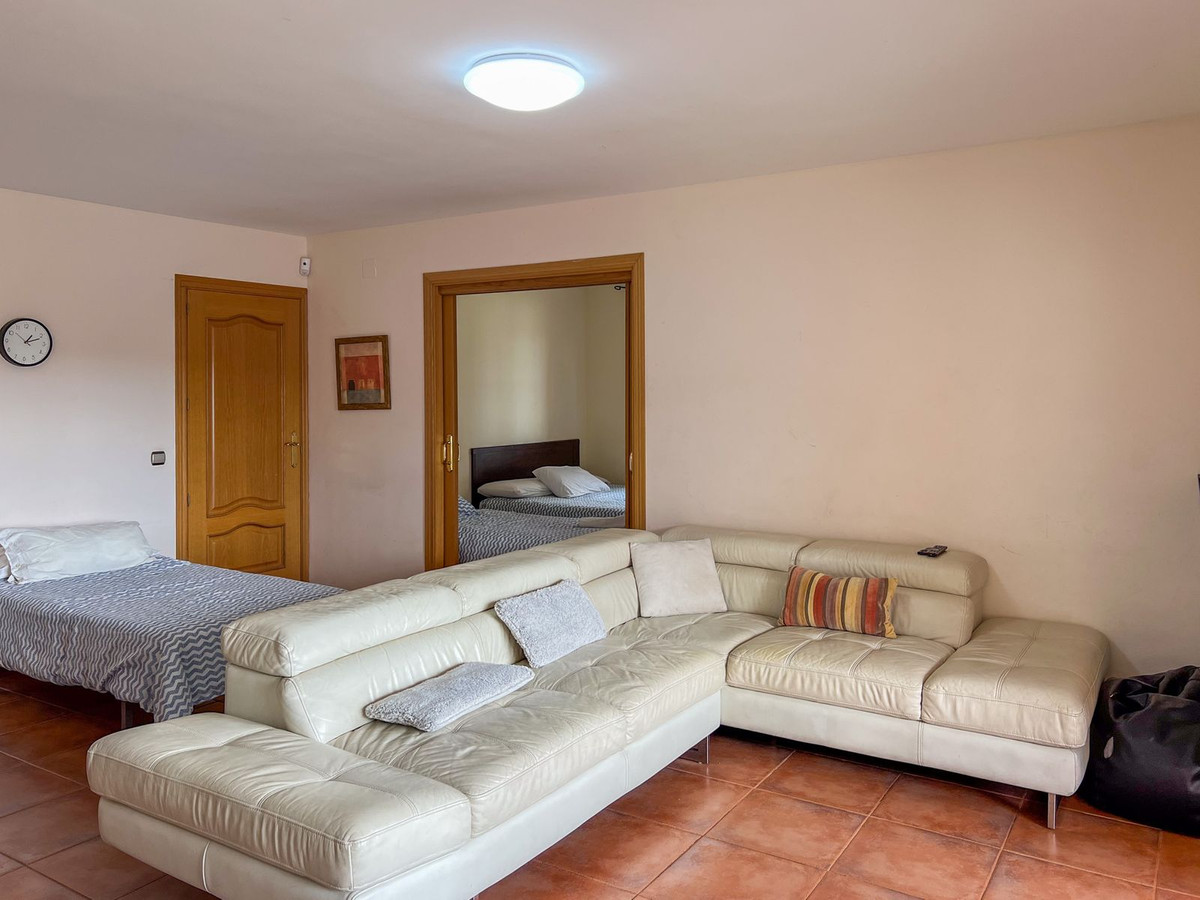 4 Bed Townhouse for sale in Cerros Del Aguila Costa Del Sol, Málaga, Spain