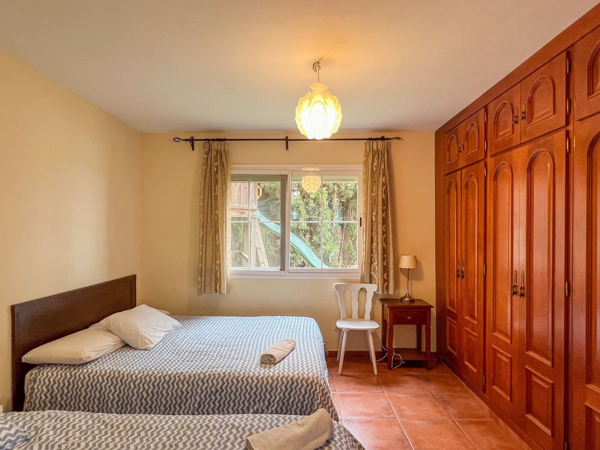 4 Bed Townhouse for sale in Cerros Del Aguila Costa Del Sol, Málaga, Spain