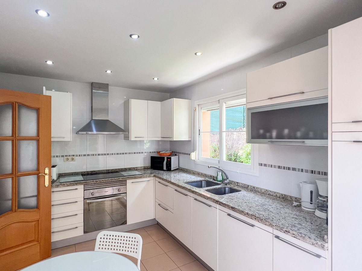 4 Bed Townhouse for sale in Cerros Del Aguila Costa Del Sol, Málaga, Spain