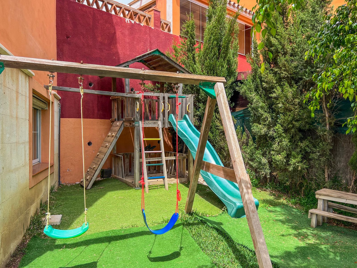 4 Bed Townhouse for sale in Cerros Del Aguila Costa Del Sol, Málaga, Spain