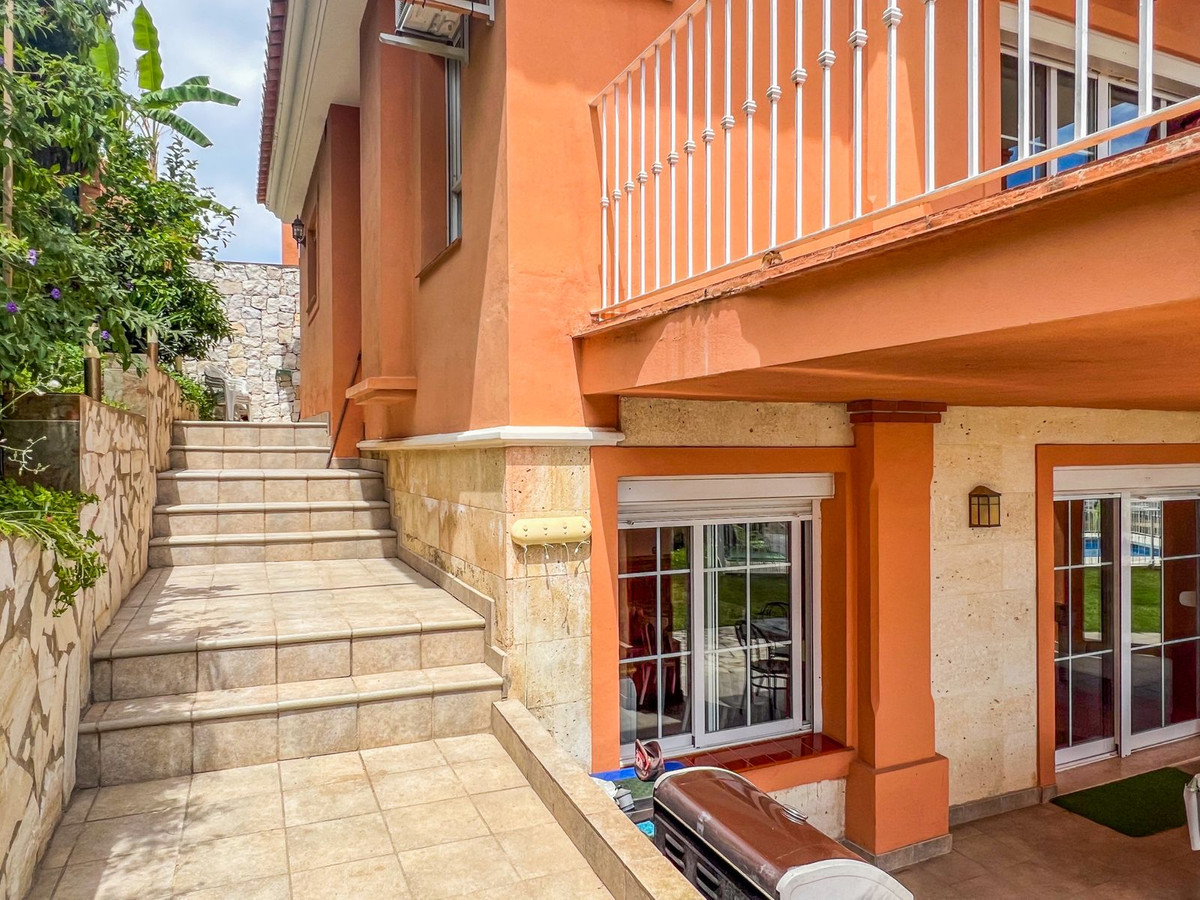 4 Bed Townhouse for sale in Cerros Del Aguila Costa Del Sol, Málaga, Spain