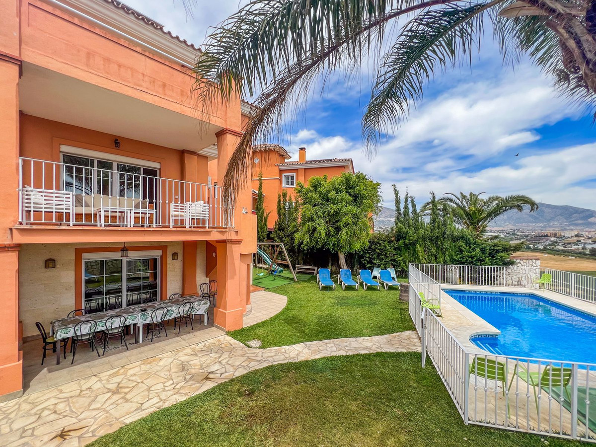 4 Bed Townhouse for sale in Cerros Del Aguila Costa Del Sol, Málaga, Spain