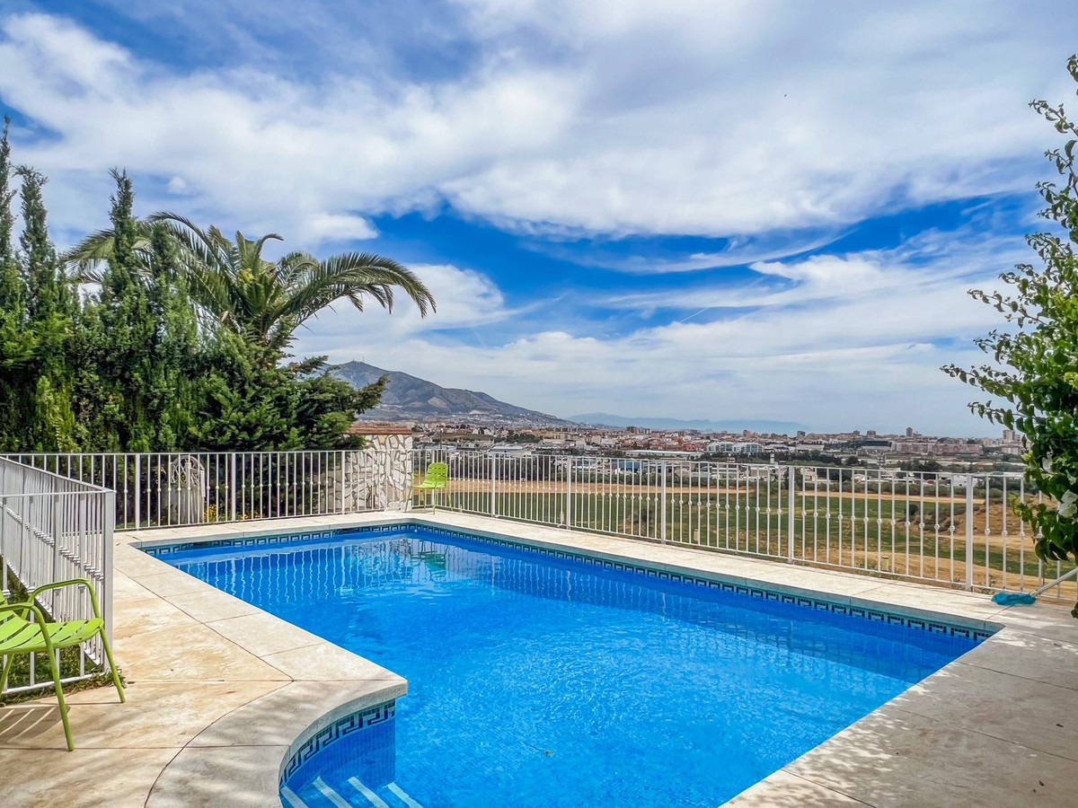 4 Bed Townhouse for sale in Cerros Del Aguila Costa Del Sol, Málaga, Spain