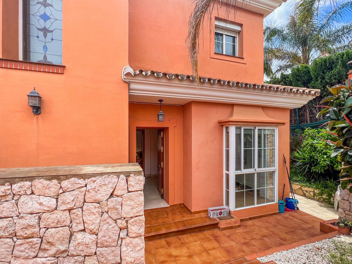 4 Bed Townhouse for sale in Cerros Del Aguila Costa Del Sol, Málaga, Spain