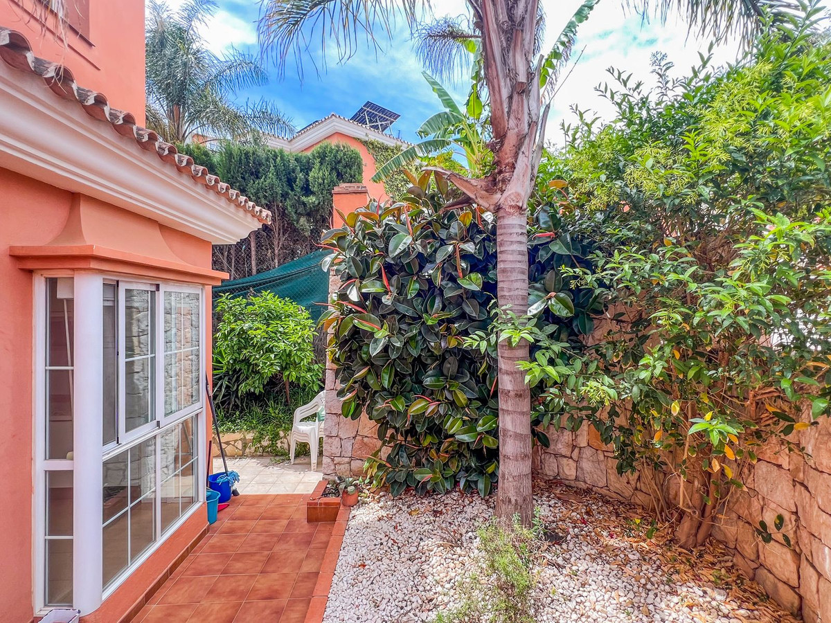 4 Bed Townhouse for sale in Cerros Del Aguila Costa Del Sol, Málaga, Spain