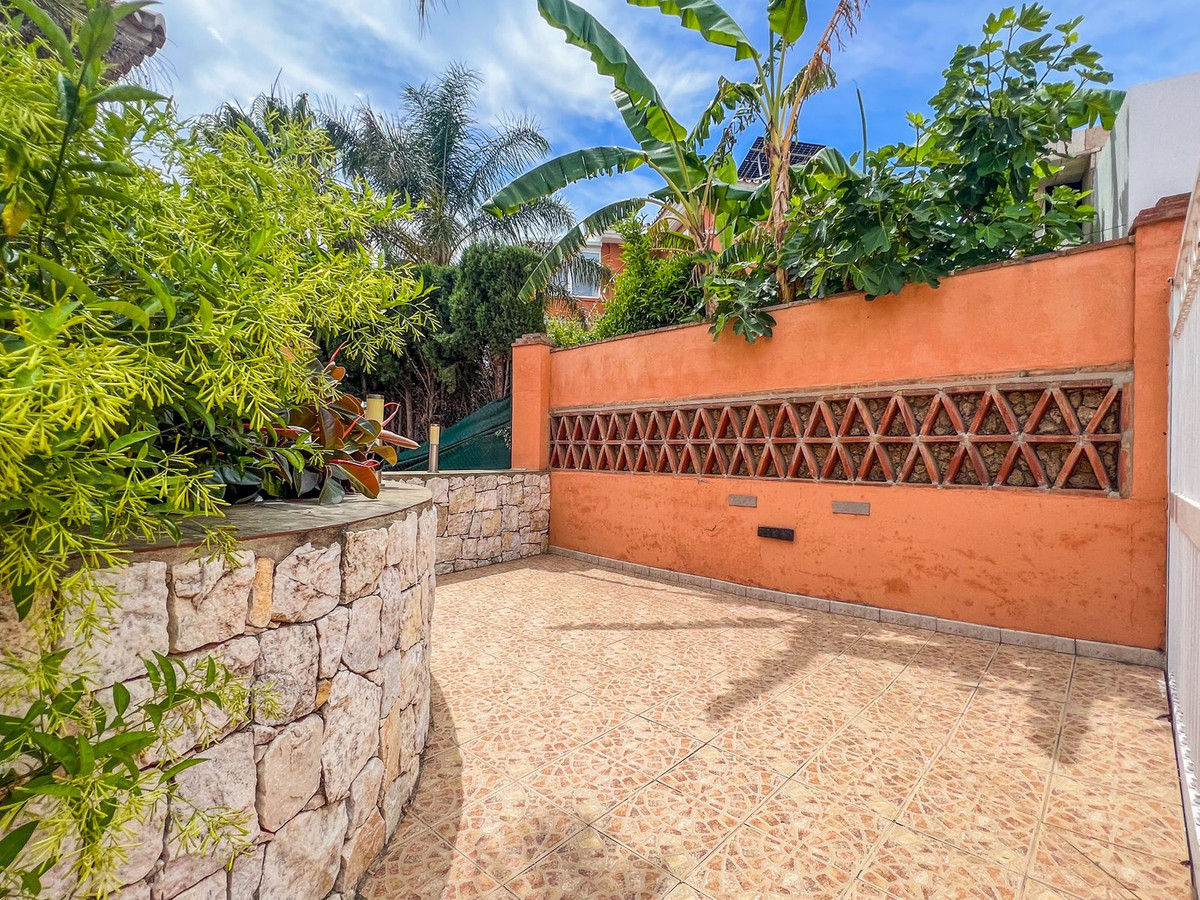 4 Bed Townhouse for sale in Cerros Del Aguila Costa Del Sol, Málaga, Spain