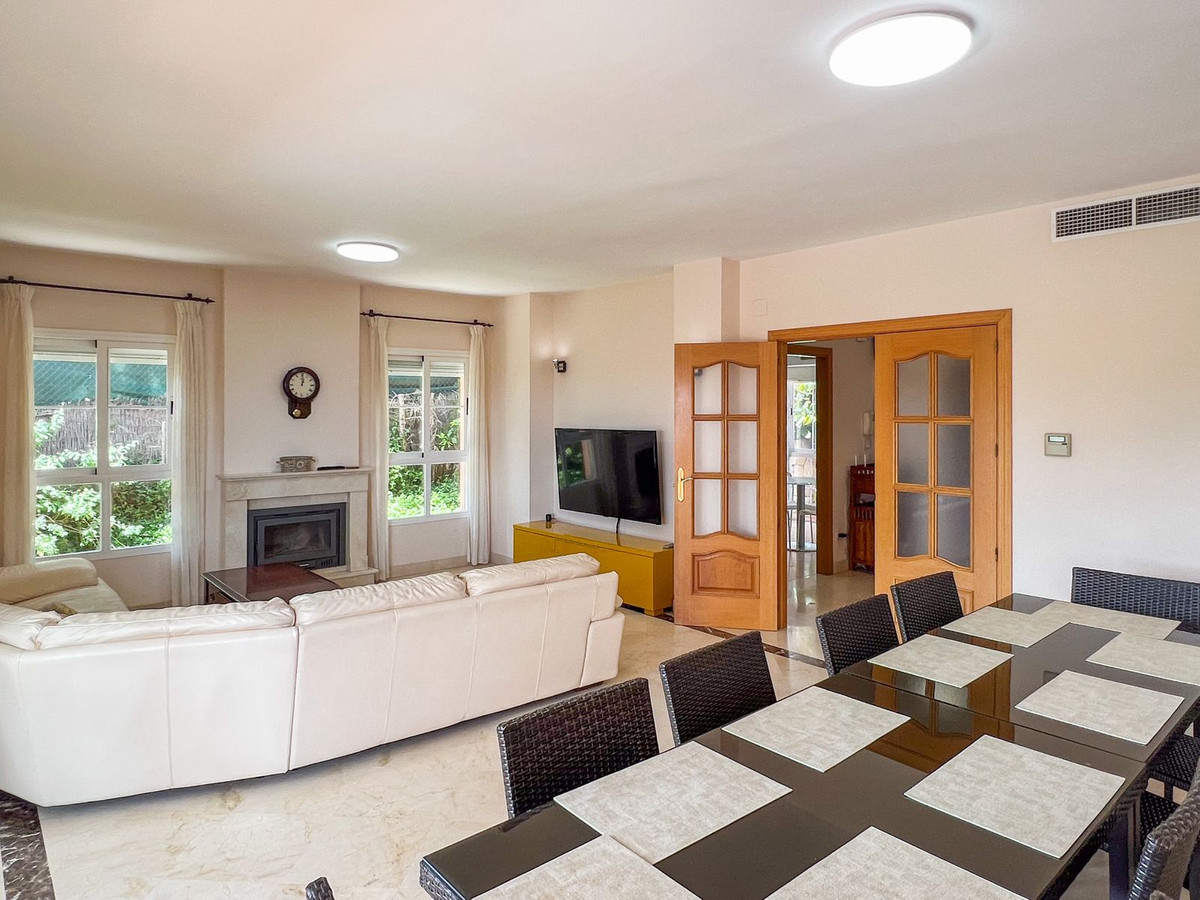 4 Bed Townhouse for sale in Cerros Del Aguila Costa Del Sol, Málaga, Spain