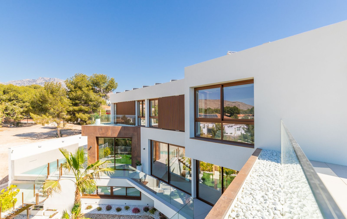 4 Bed Townhouse for sale in La Nucia Costa Blanca, Alicante, Spain
