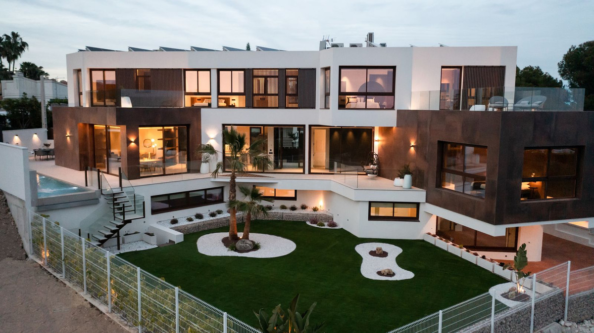 4 Bed Townhouse for sale in La Nucia Costa Blanca, Alicante, Spain