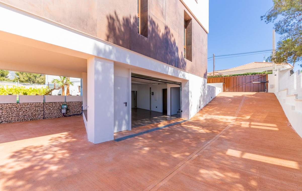4 Bed Townhouse for sale in La Nucia Costa Blanca, Alicante, Spain