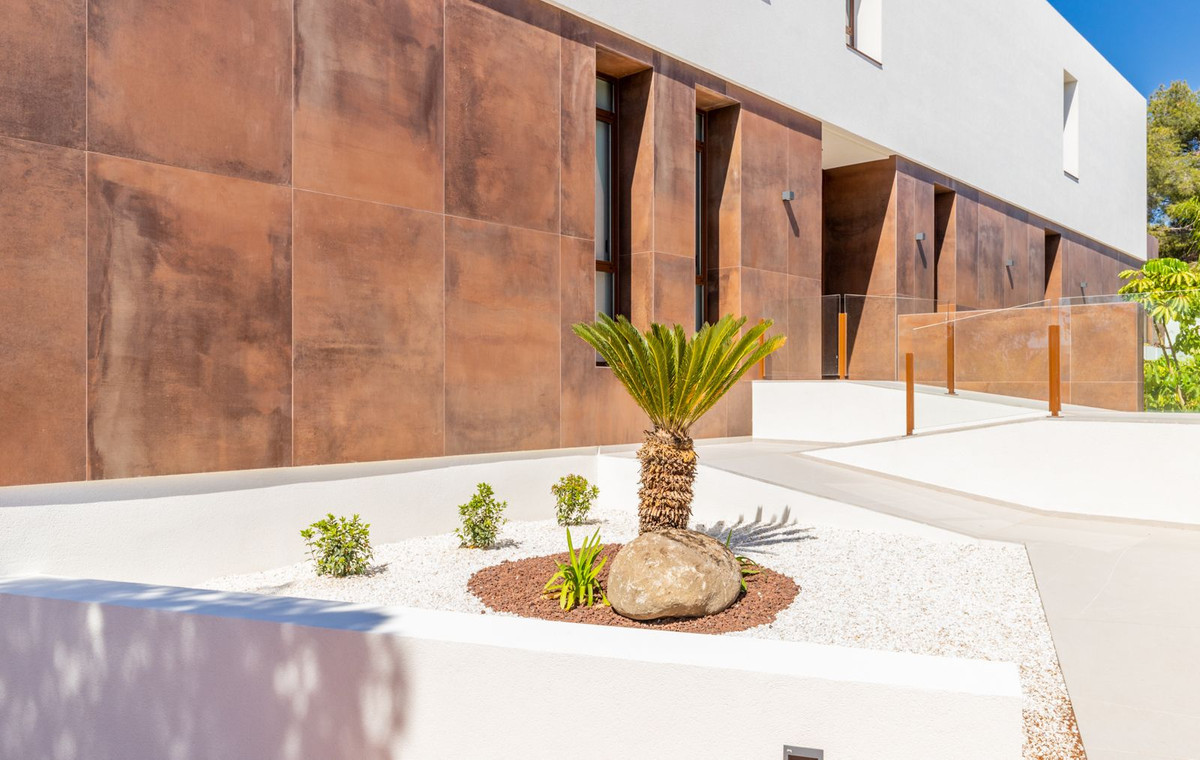 4 Bed Townhouse for sale in La Nucia Costa Blanca, Alicante, Spain