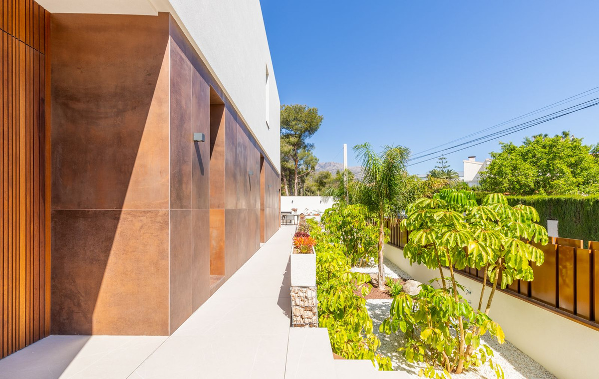 4 Bed Townhouse for sale in La Nucia Costa Blanca, Alicante, Spain