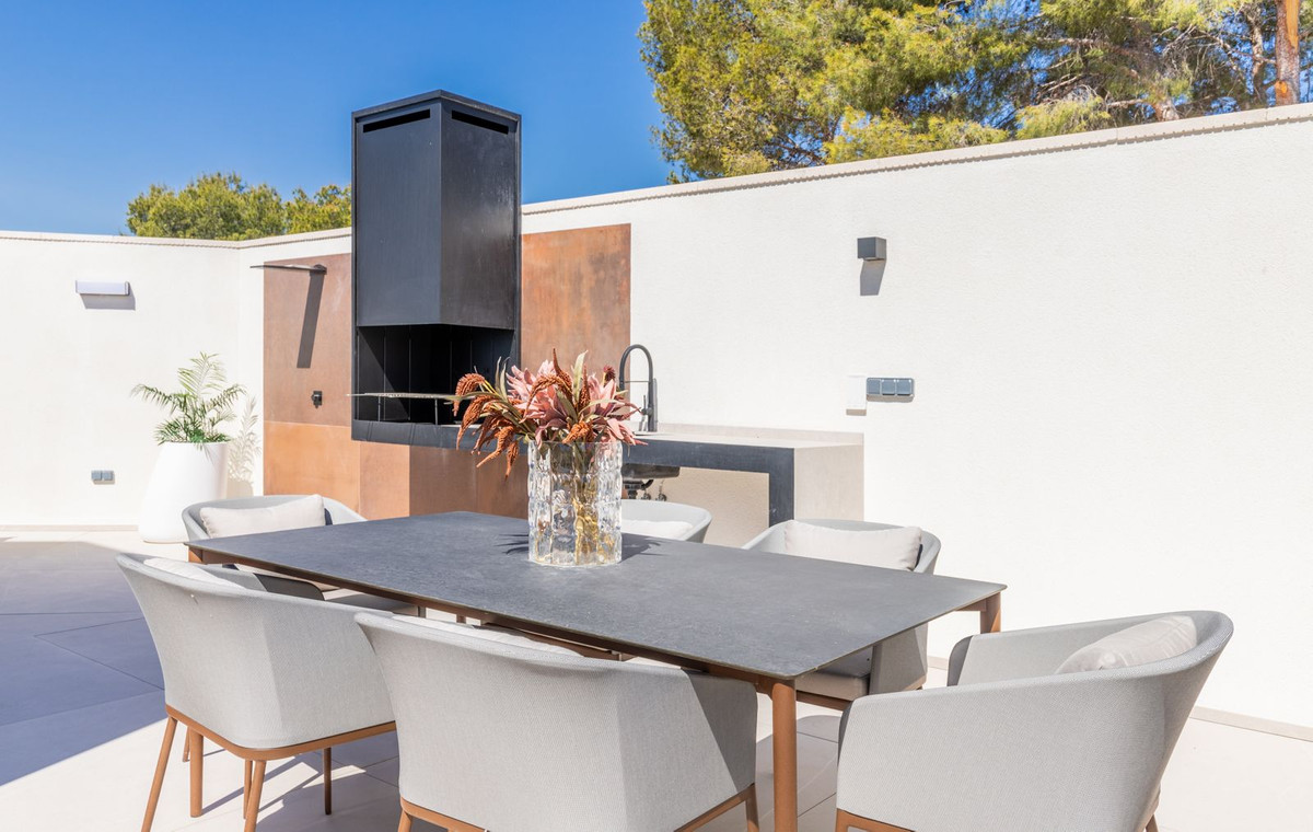 4 Bed Townhouse for sale in La Nucia Costa Blanca, Alicante, Spain