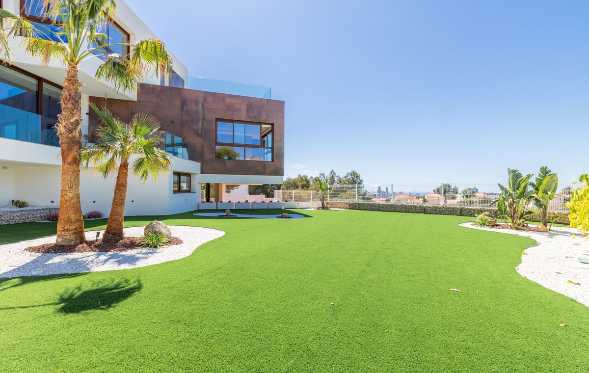 4 Bed Townhouse for sale in La Nucia Costa Blanca, Alicante, Spain