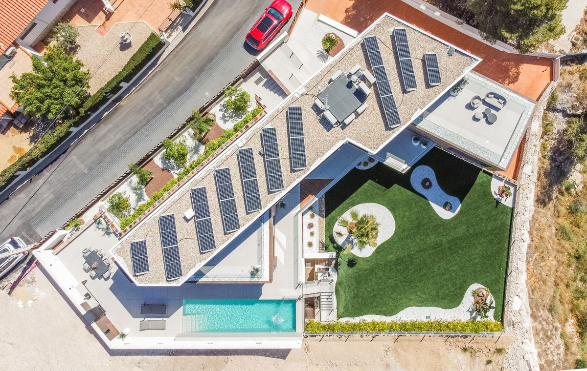 4 Bed Townhouse for sale in La Nucia Costa Blanca, Alicante, Spain