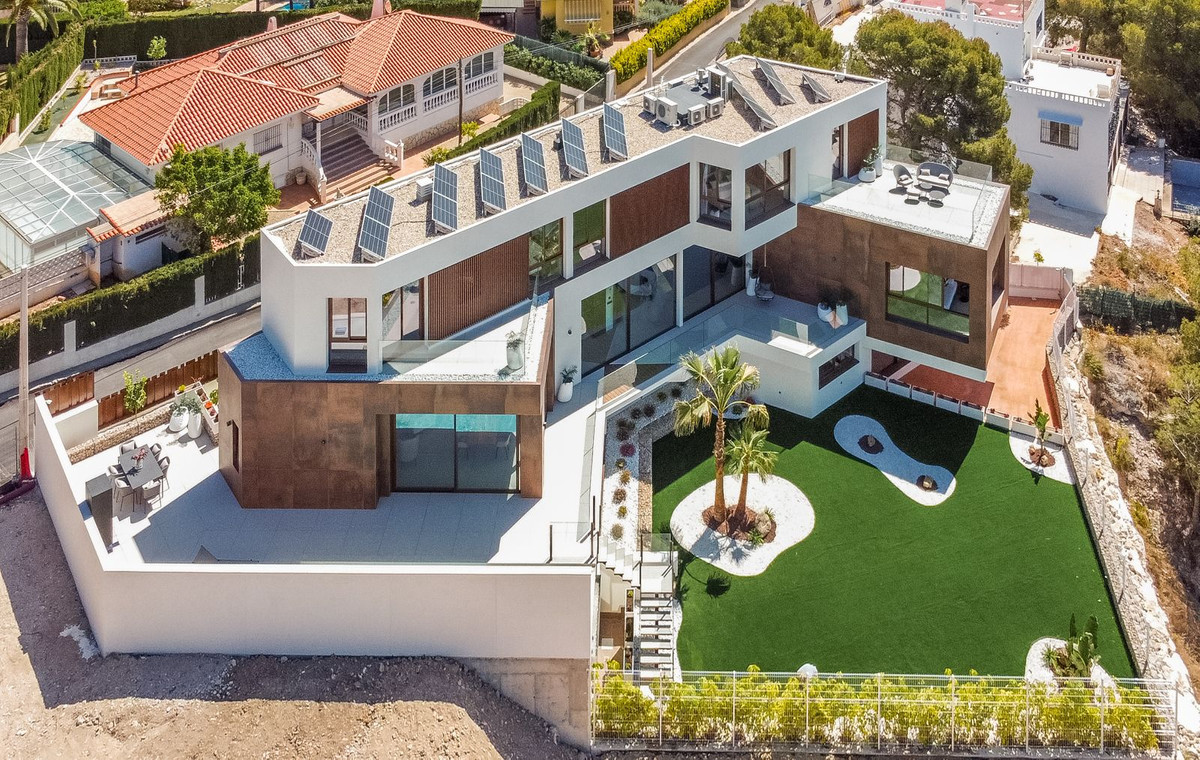 4 Bed Townhouse for sale in La Nucia Costa Blanca, Alicante, Spain