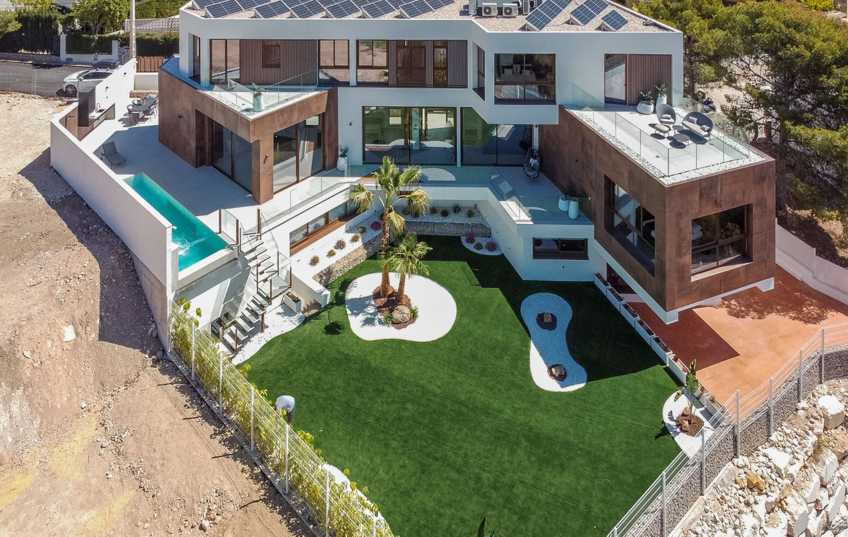4 Bed Townhouse for sale in La Nucia Costa Blanca, Alicante, Spain