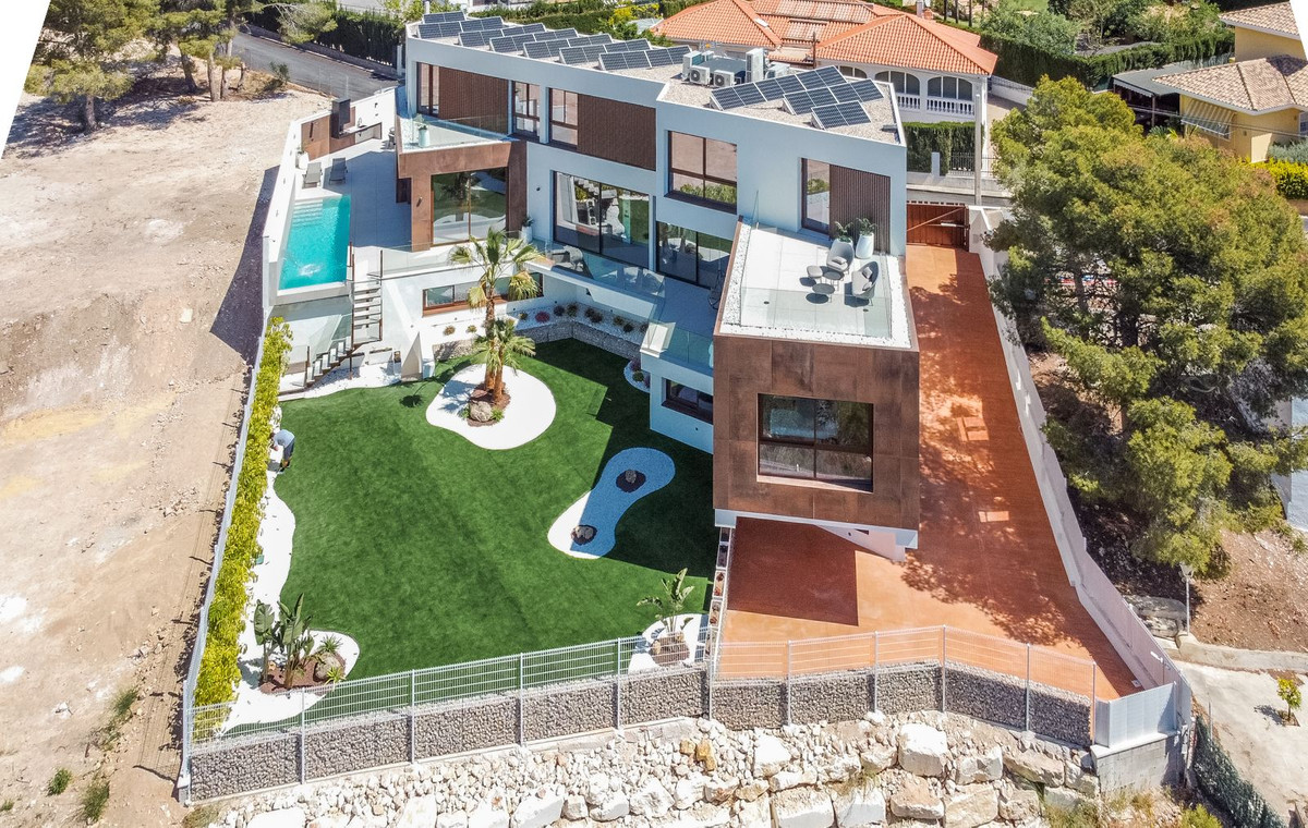 4 Bed Townhouse for sale in La Nucia Costa Blanca, Alicante, Spain