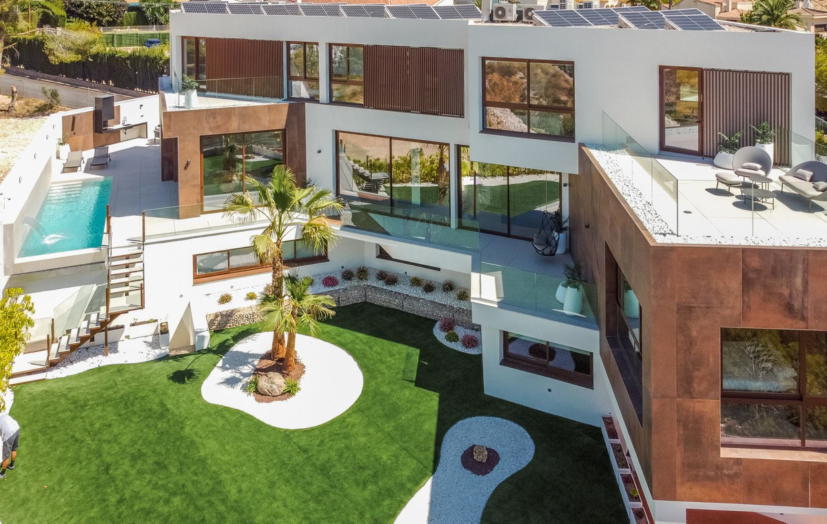 4 Bed Townhouse for sale in La Nucia Costa Blanca, Alicante, Spain