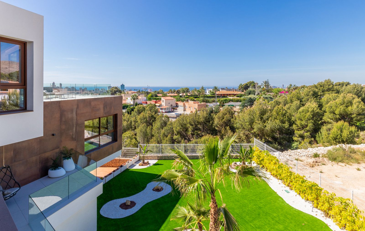 4 Bed Townhouse for sale in La Nucia Costa Blanca, Alicante, Spain