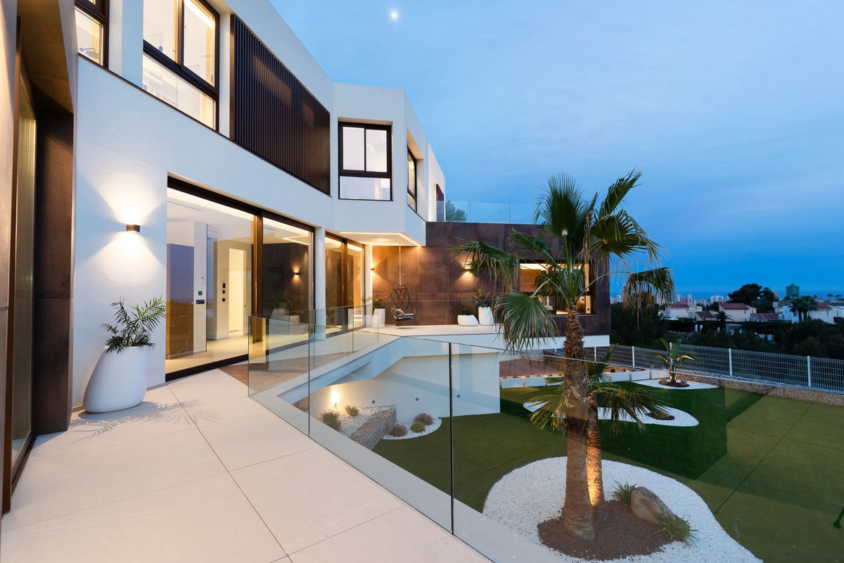4 Bed Townhouse for sale in La Nucia Costa Blanca, Alicante, Spain