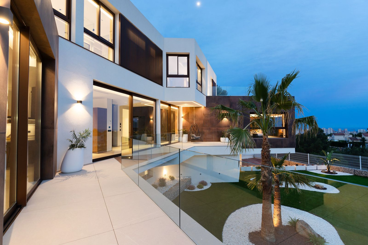 4 Bed Townhouse for sale in La Nucia Costa Blanca, Alicante, Spain