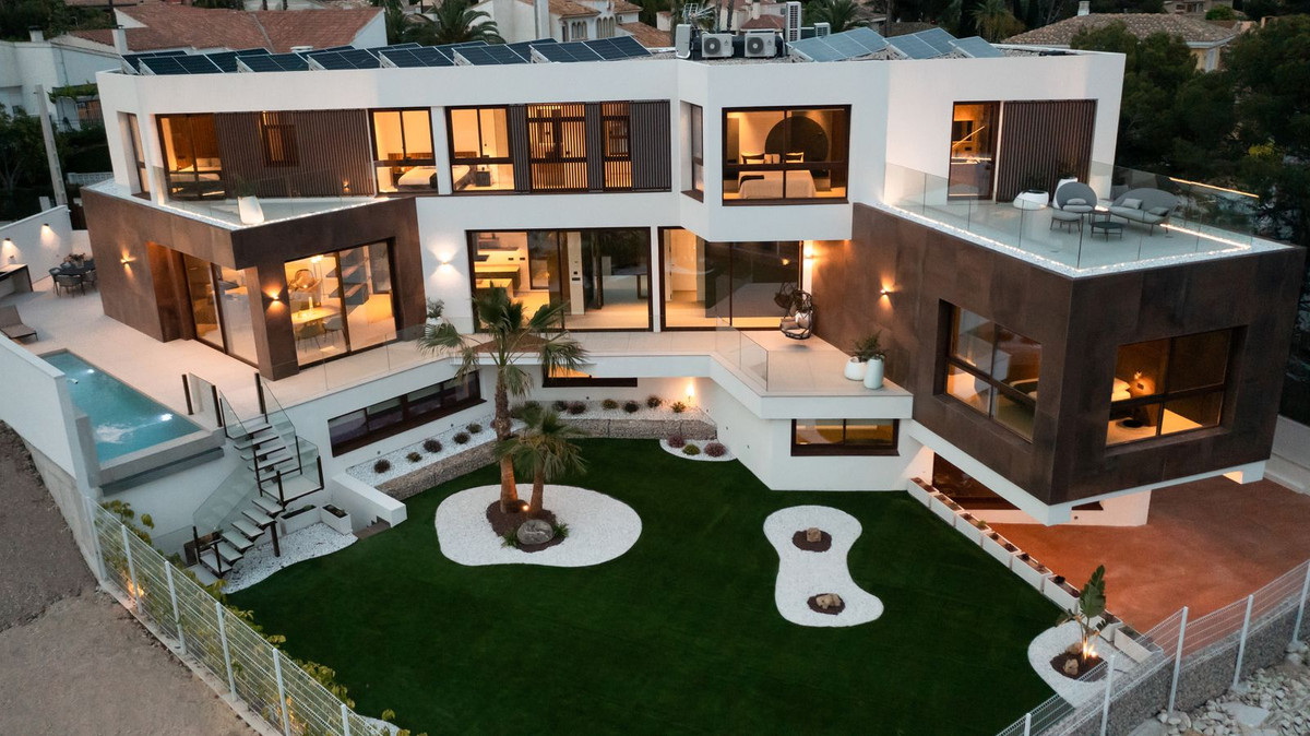 4 Bed Townhouse for sale in La Nucia Costa Blanca, Alicante, Spain