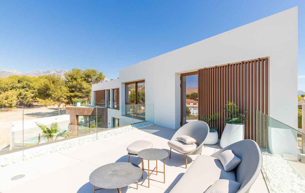 4 Bed Townhouse for sale in La Nucia Costa Blanca, Alicante, Spain