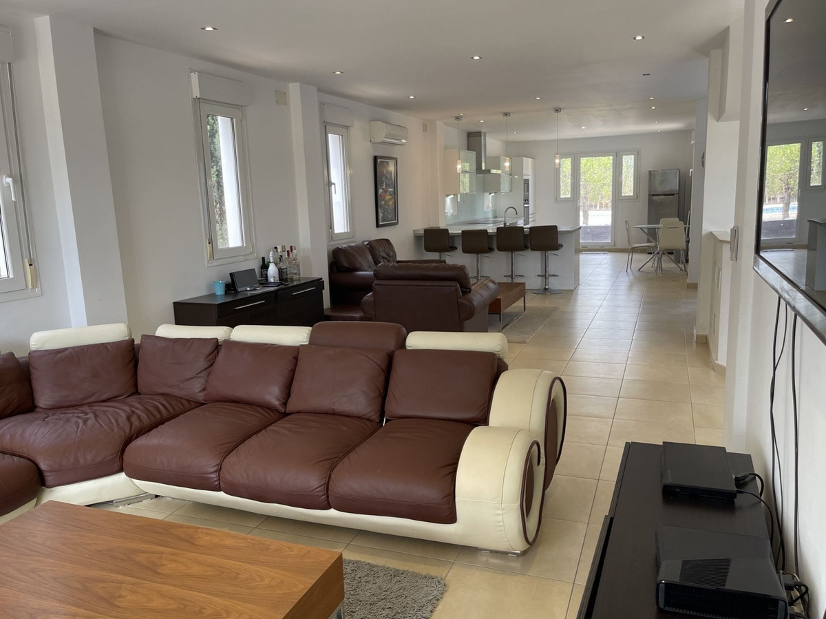 6 Bed Townhouse for sale in Monforte Del Cid Costa Blanca, Alicante, Spain