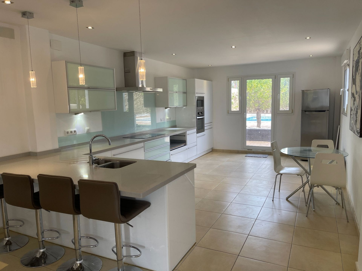 6 Bed Townhouse for sale in Monforte Del Cid Costa Blanca, Alicante, Spain