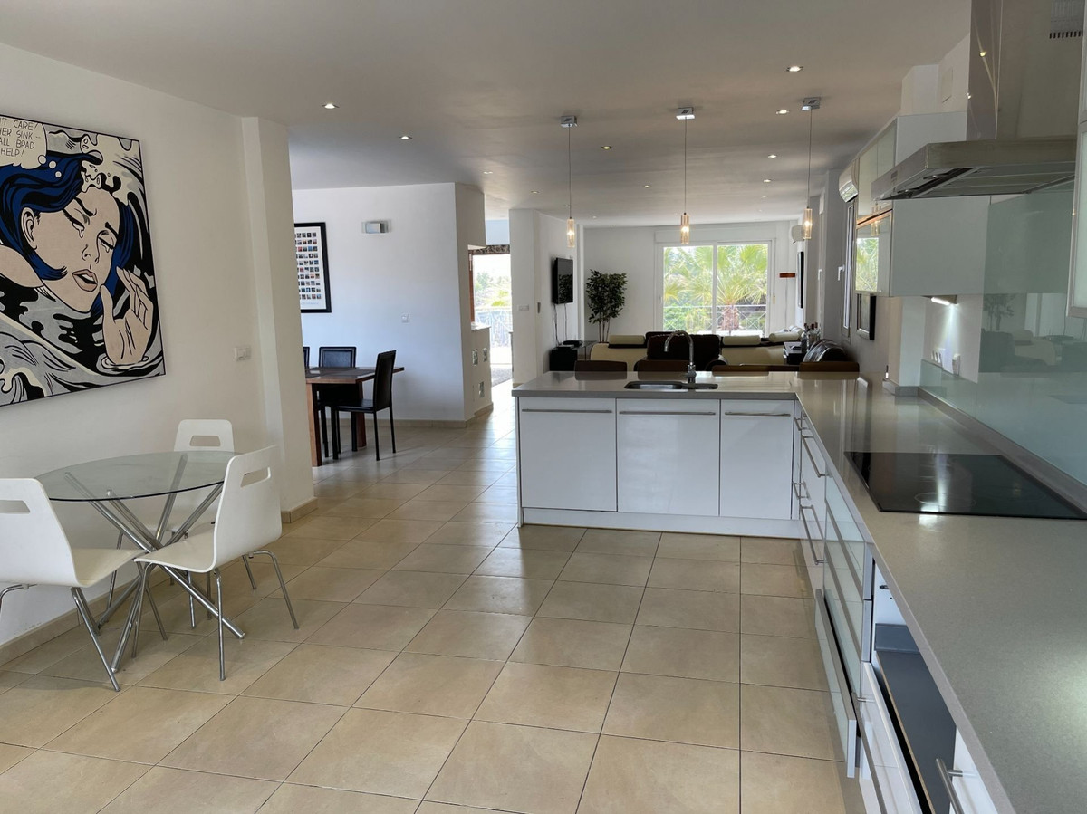 6 Bed Townhouse for sale in Monforte Del Cid Costa Blanca, Alicante, Spain