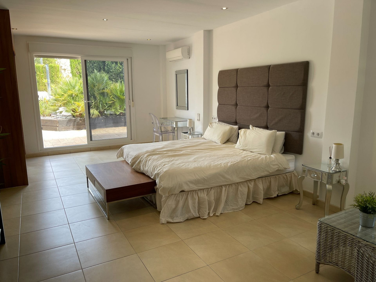6 Bed Townhouse for sale in Monforte Del Cid Costa Blanca, Alicante, Spain
