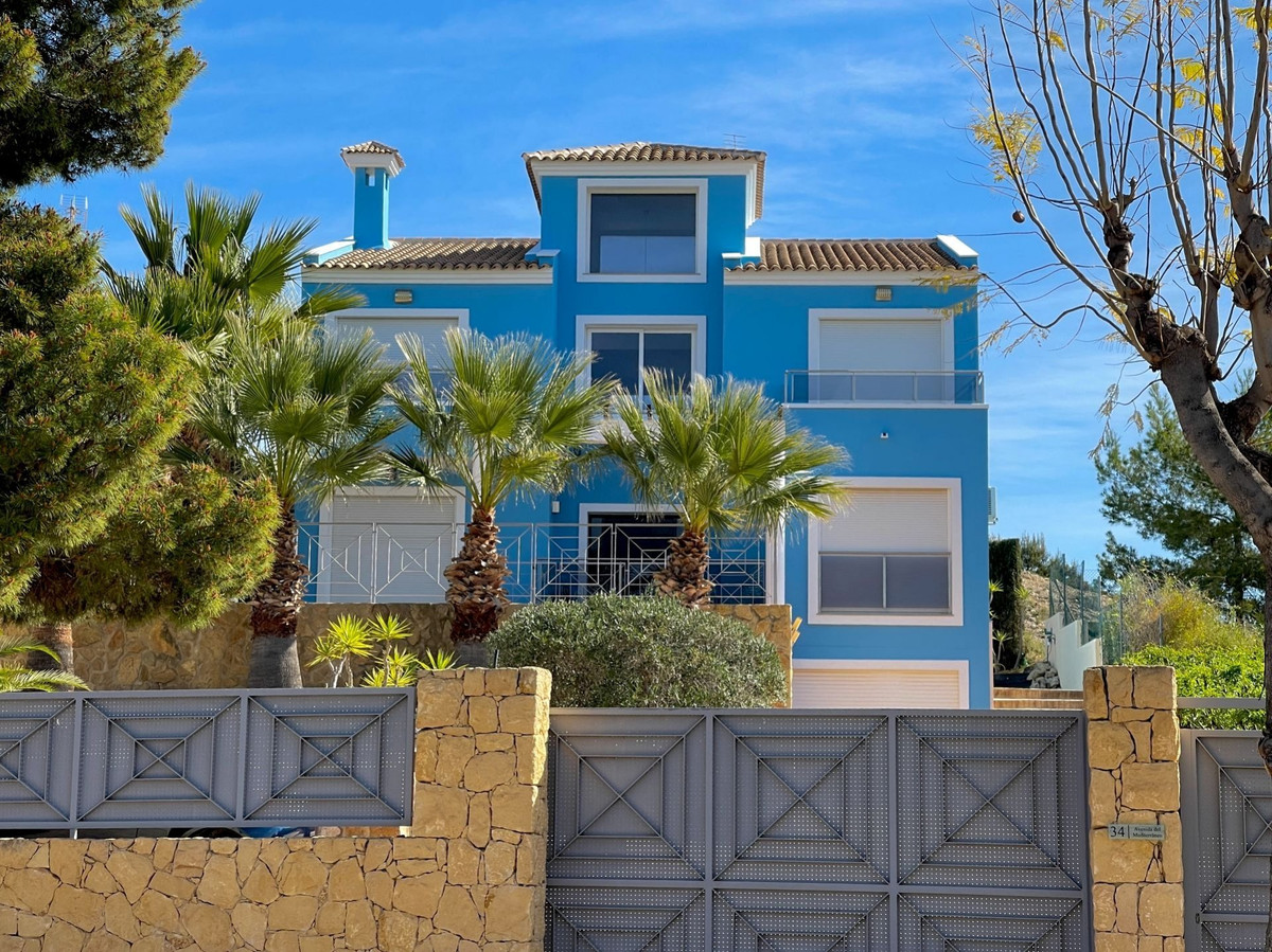 6 Bed Townhouse for sale in Monforte Del Cid Costa Blanca, Alicante, Spain