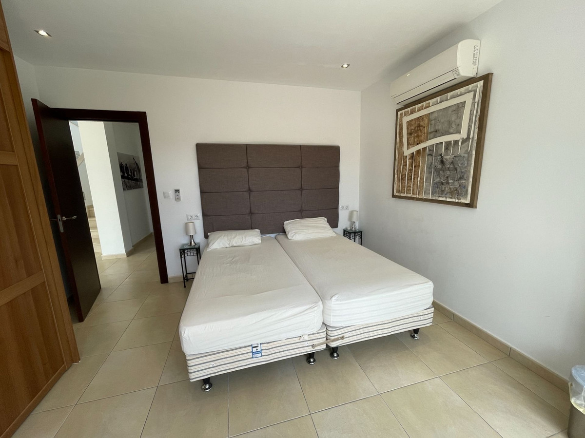 6 Bed Townhouse for sale in Monforte Del Cid Costa Blanca, Alicante, Spain