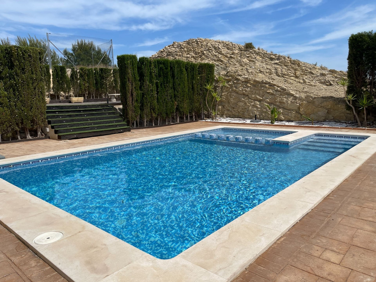 6 Bed Townhouse for sale in Monforte Del Cid Costa Blanca, Alicante, Spain