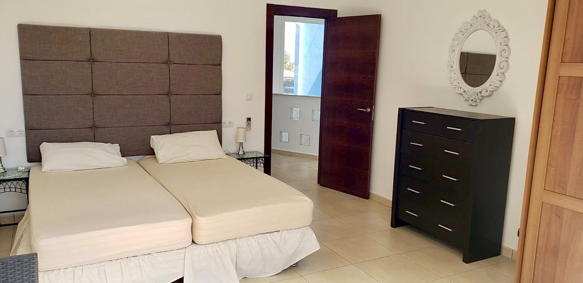 6 Bed Townhouse for sale in Monforte Del Cid Costa Blanca, Alicante, Spain