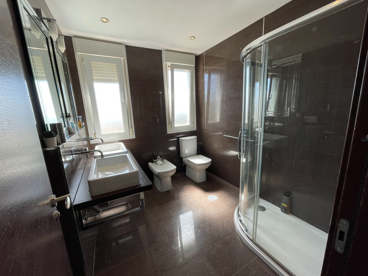 6 Bed Townhouse for sale in Monforte Del Cid Costa Blanca, Alicante, Spain