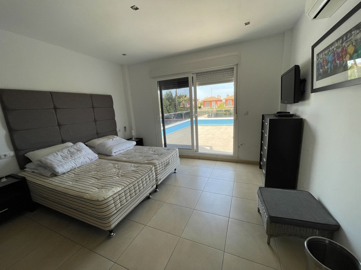 6 Bed Townhouse for sale in Monforte Del Cid Costa Blanca, Alicante, Spain