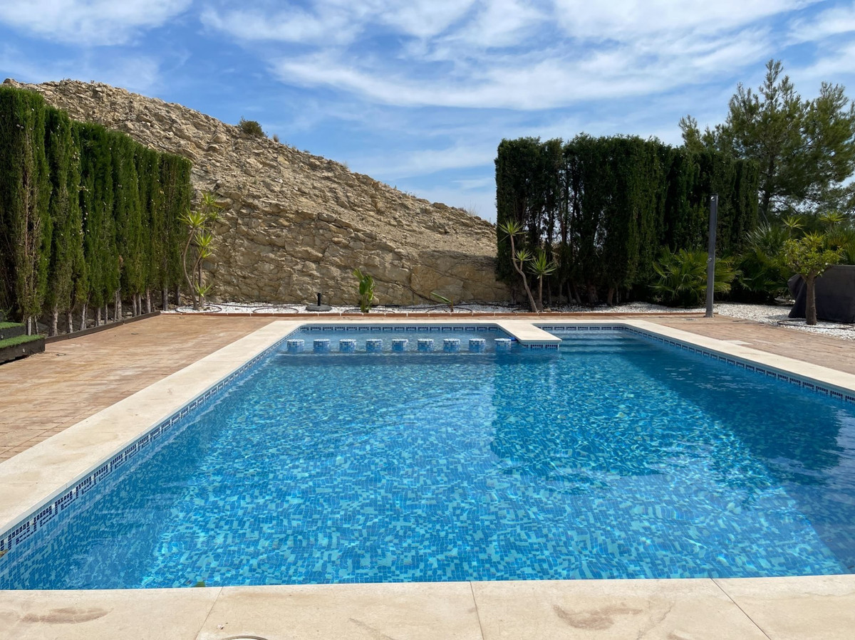 6 Bed Townhouse for sale in Monforte Del Cid Costa Blanca, Alicante, Spain