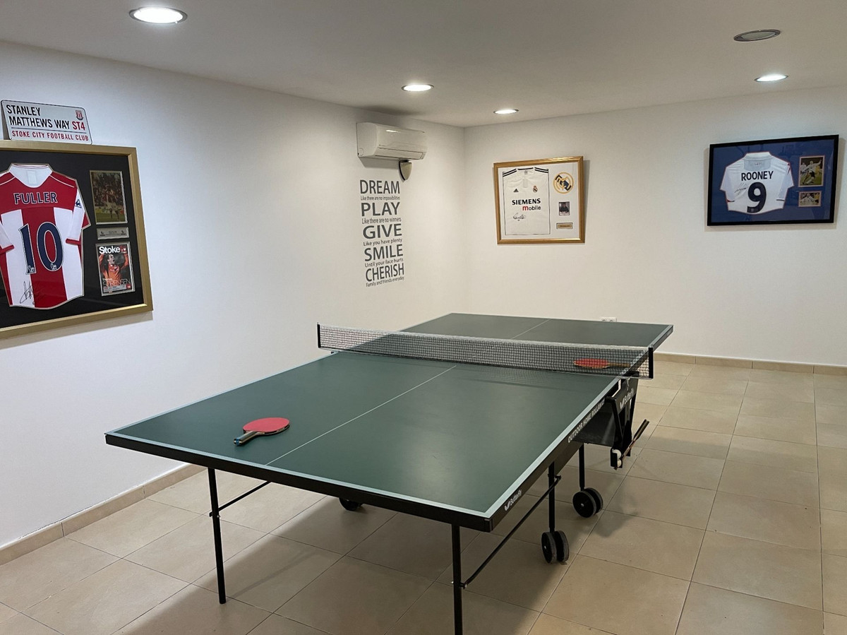6 Bed Townhouse for sale in Monforte Del Cid Costa Blanca, Alicante, Spain