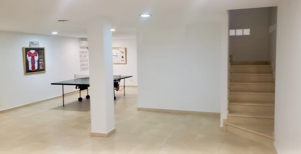 6 Bed Townhouse for sale in Monforte Del Cid Costa Blanca, Alicante, Spain