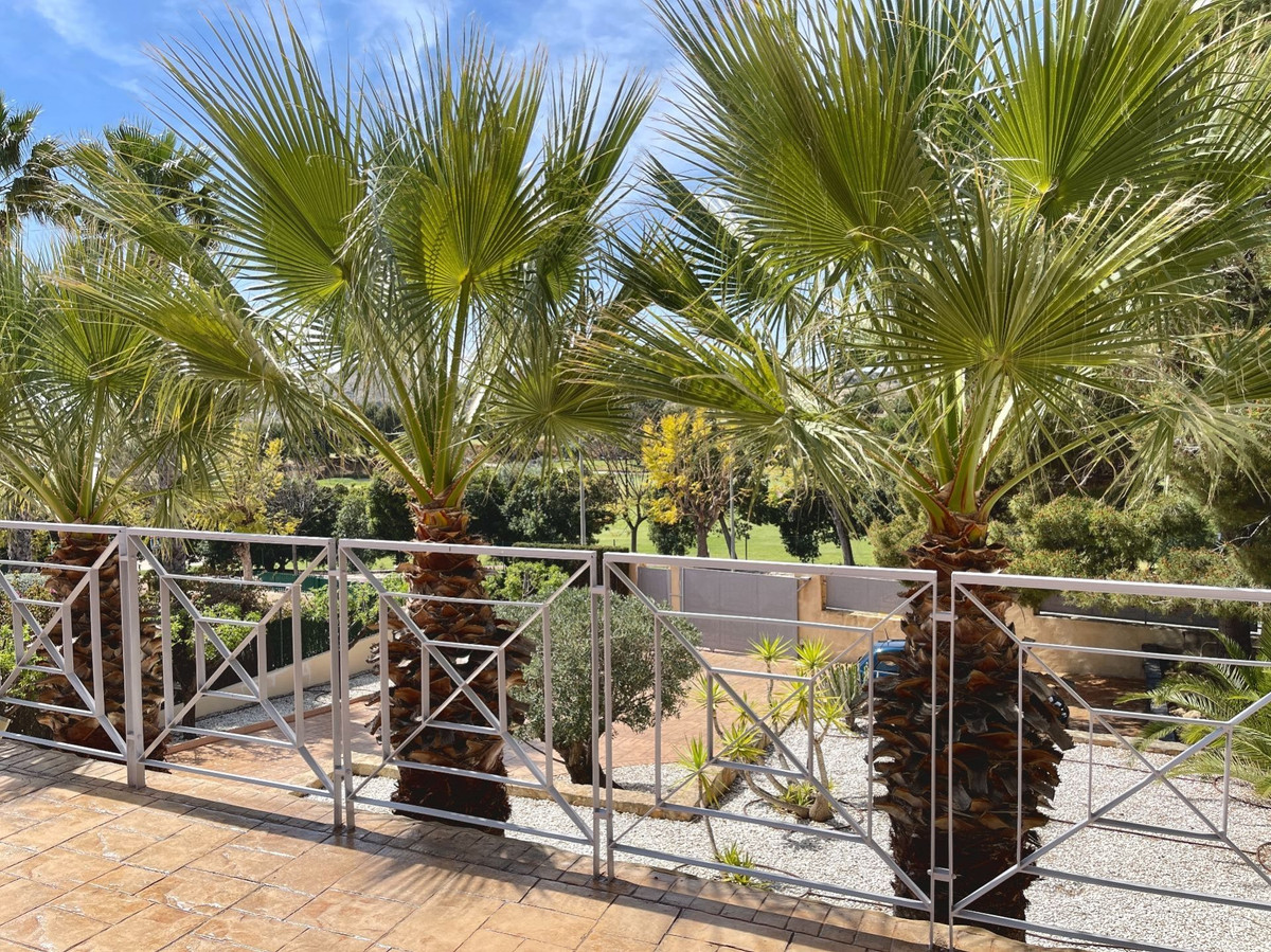 6 Bed Townhouse for sale in Monforte Del Cid Costa Blanca, Alicante, Spain
